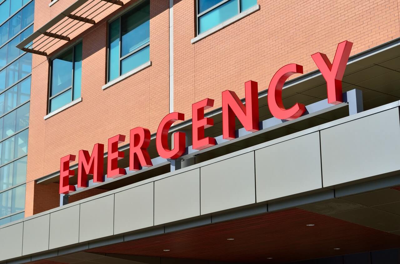 Imagen de la señal de emergencia de un Hospital