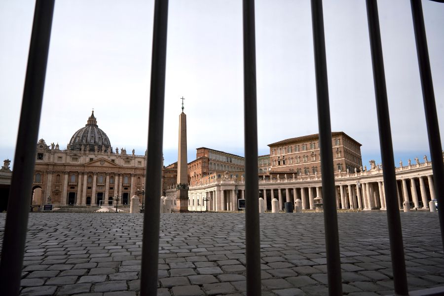 Vaticano tras rejas